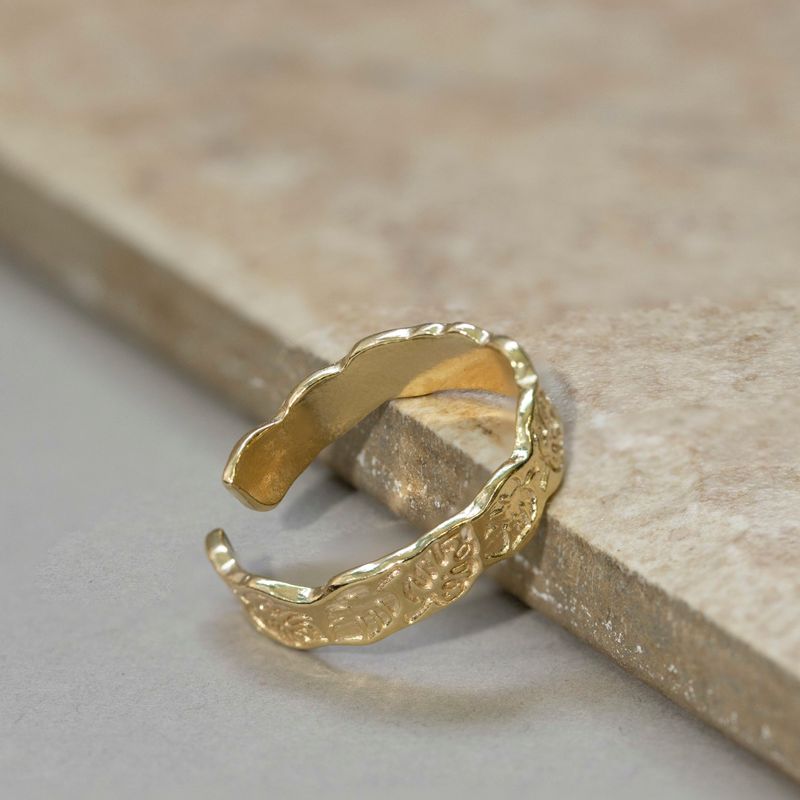 טבעת פתוחה ציפוי זהב בצורת עלה – רוחב קטן