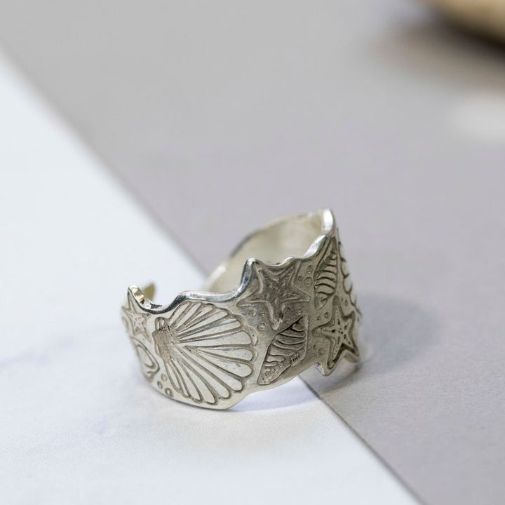 טבעת כסף פתוחה עם חריטות בצורת יצורי ים