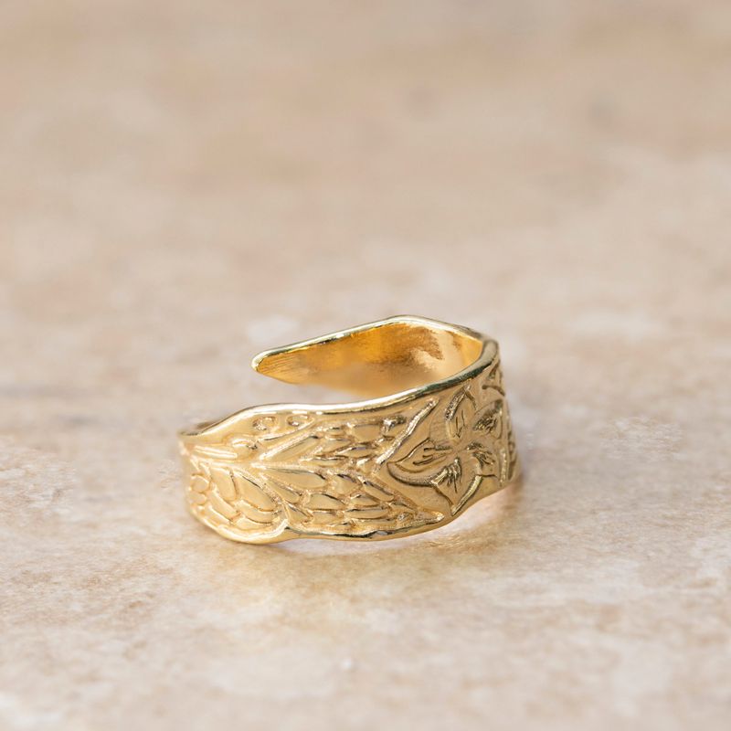 טבעת פתוחה ציפוי זהב עם עלים ופרח