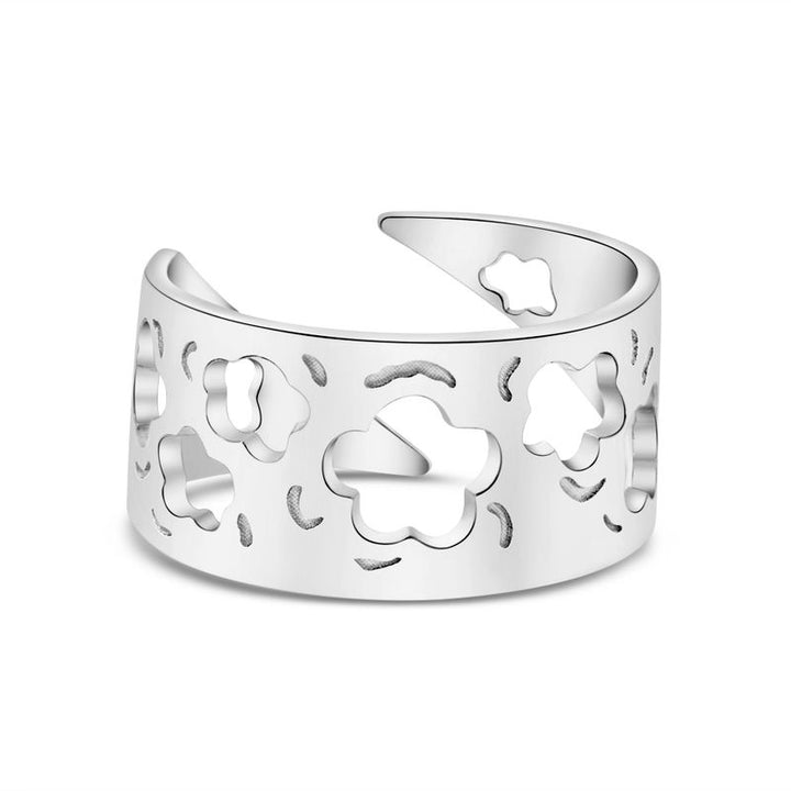 טבעת כסף פתוחה עם חורים בצורת פרחים