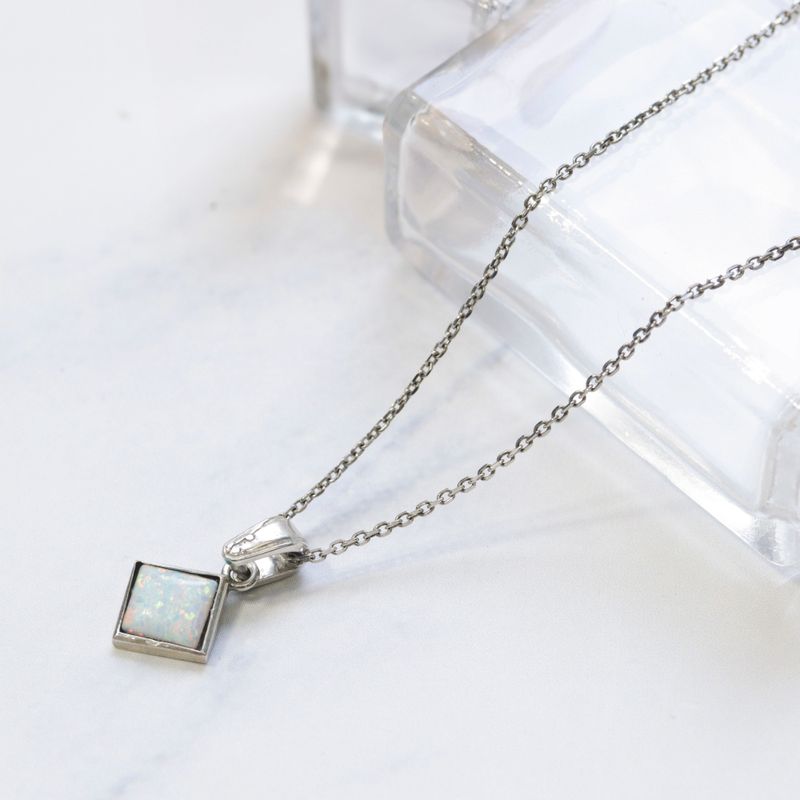 תליון ריבוע כסף 925 – אופל לבן