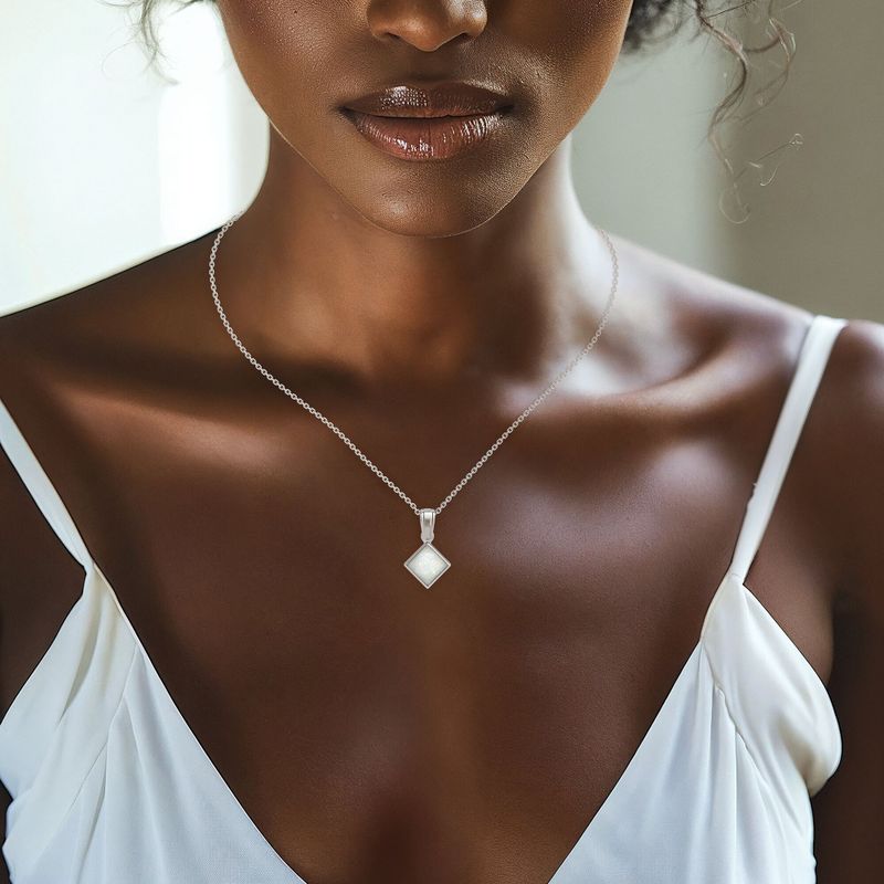 תליון ריבוע כסף 925 – אופל לבן