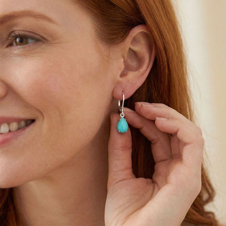 Серьги из натурального серебра с подвеской из искусственной бирюзы.