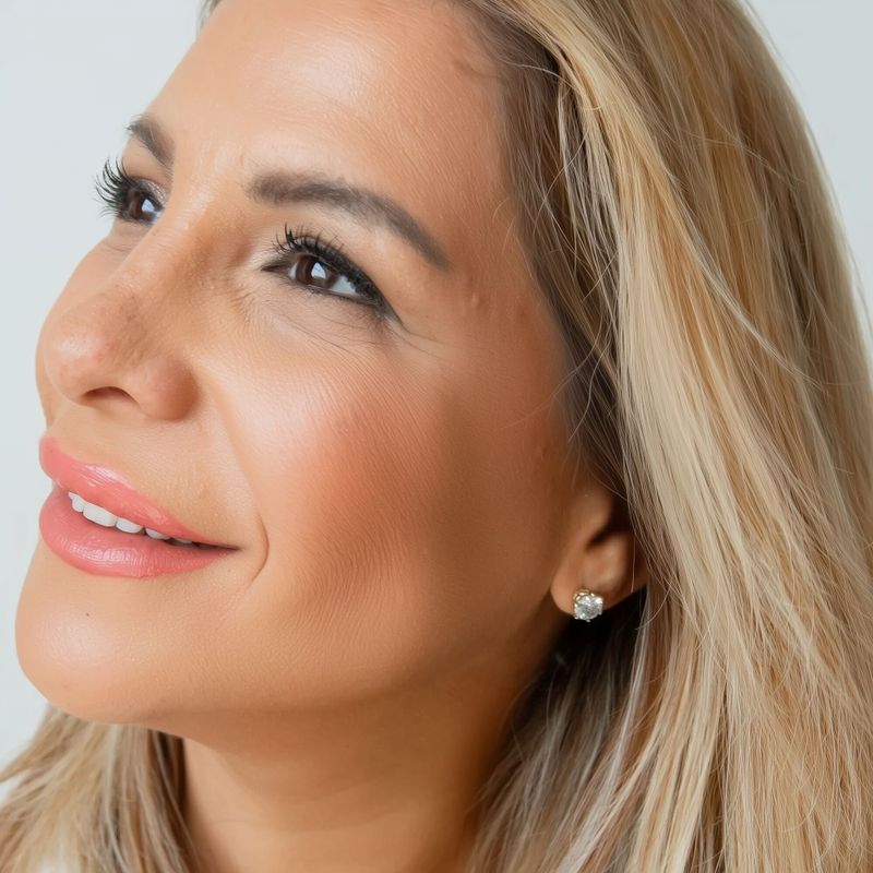 עגילי יוקרה מזהב צהוב בשיבוץ מוזונייט