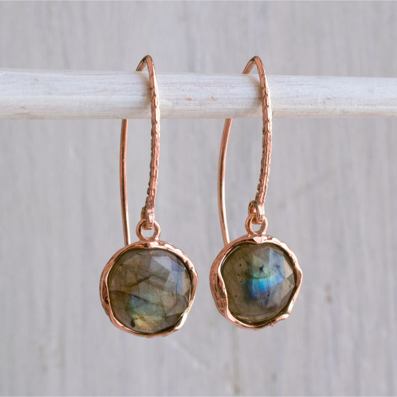 עגילים תלויים בציפוי זהב אדום לברדורייט