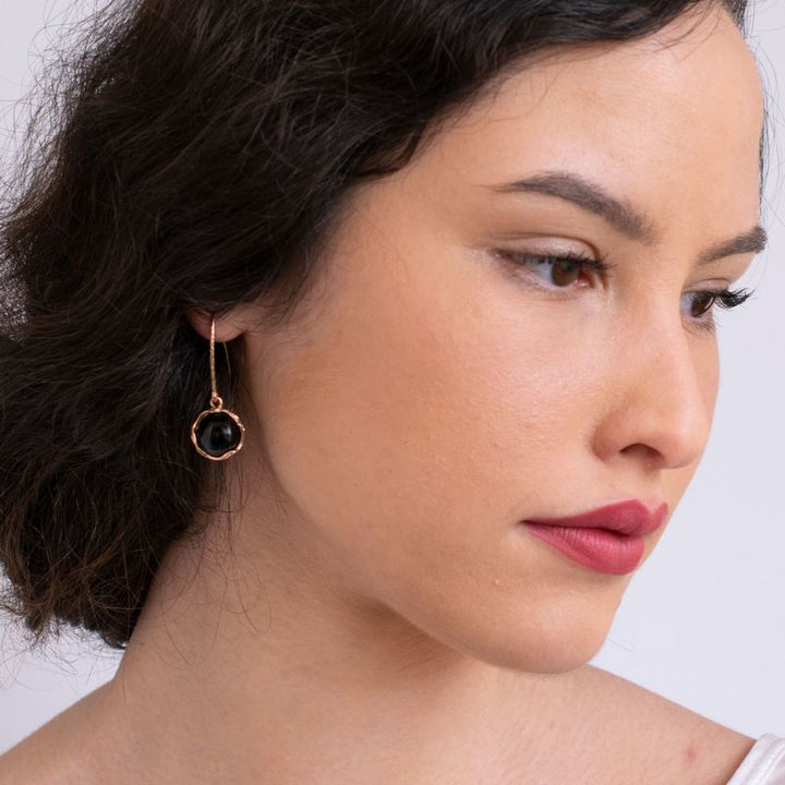 עגילי ציפוי זהב אדום תלויים אוניקס