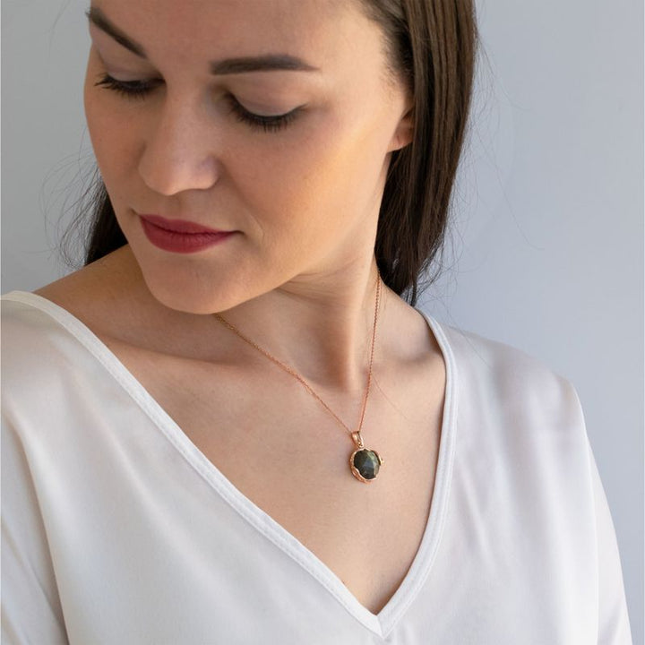 תליון עגול ציפוי זהב אדום לברדורייט