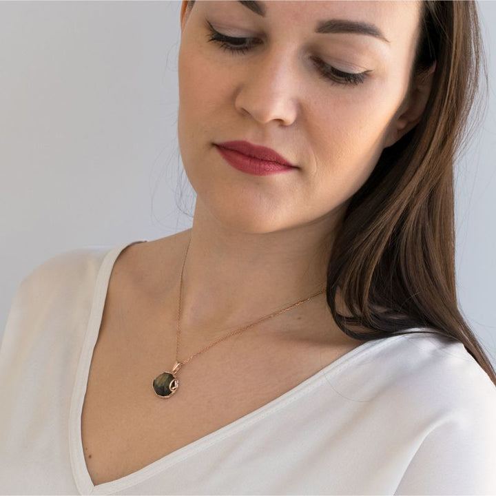 תליון עגול ציפוי זהב אדום לברדורייט