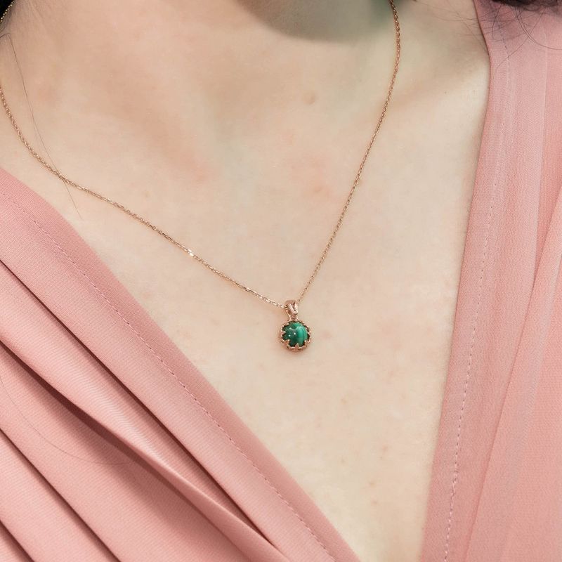 תליון מלאכית בשיבוץ כתר זהב אדום