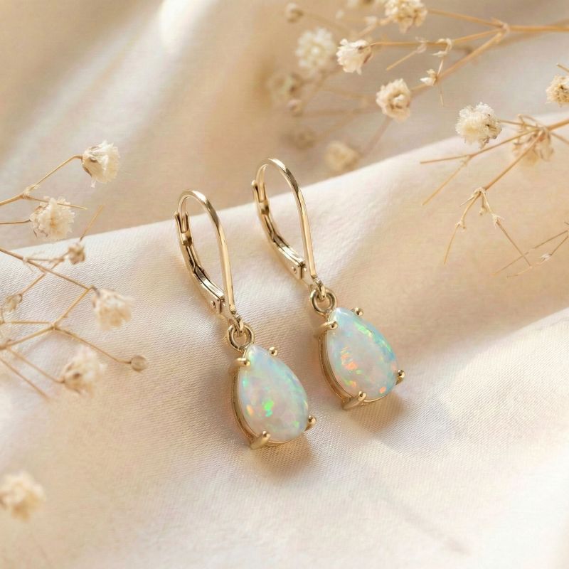 עגילי ציפוי זהב לברבק טיפה בשיבוץ אופל לבן