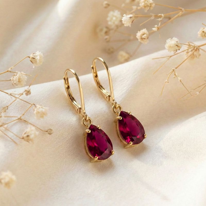 עגילי ציפוי זהב לברבק טיפה רובי מלאכותי