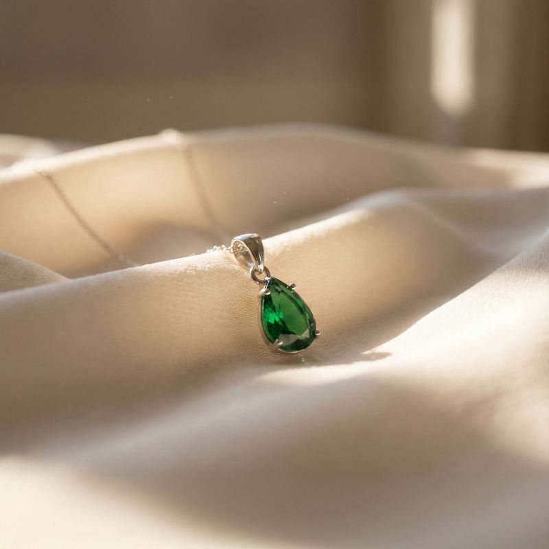 תליון טיפה קלאסי כסף אמרלד מלאכותי