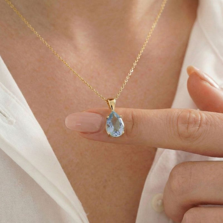 תליון טיפה קלאסי ציפוי זהב אקווה-מרין מלאכותי