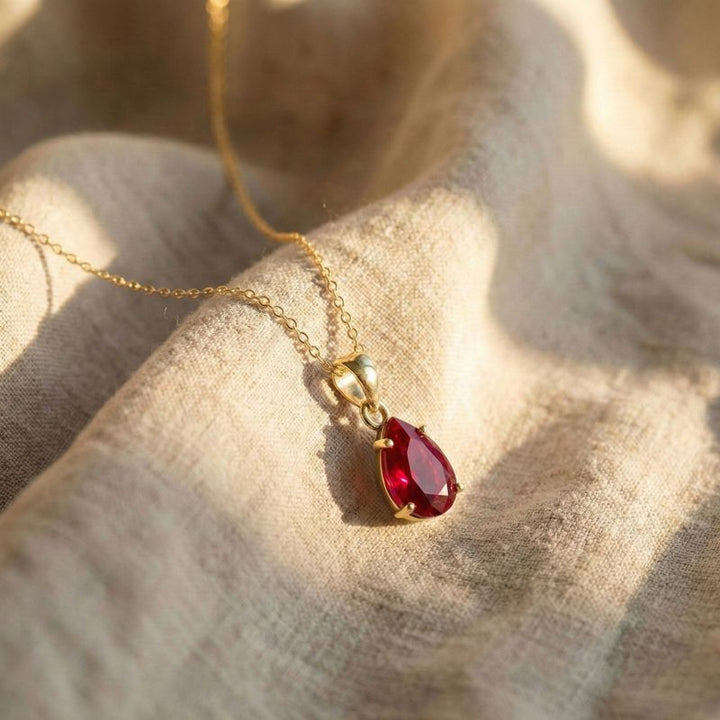 תליון טיפה קלאסי ציפוי זהב רובי מלאכותי