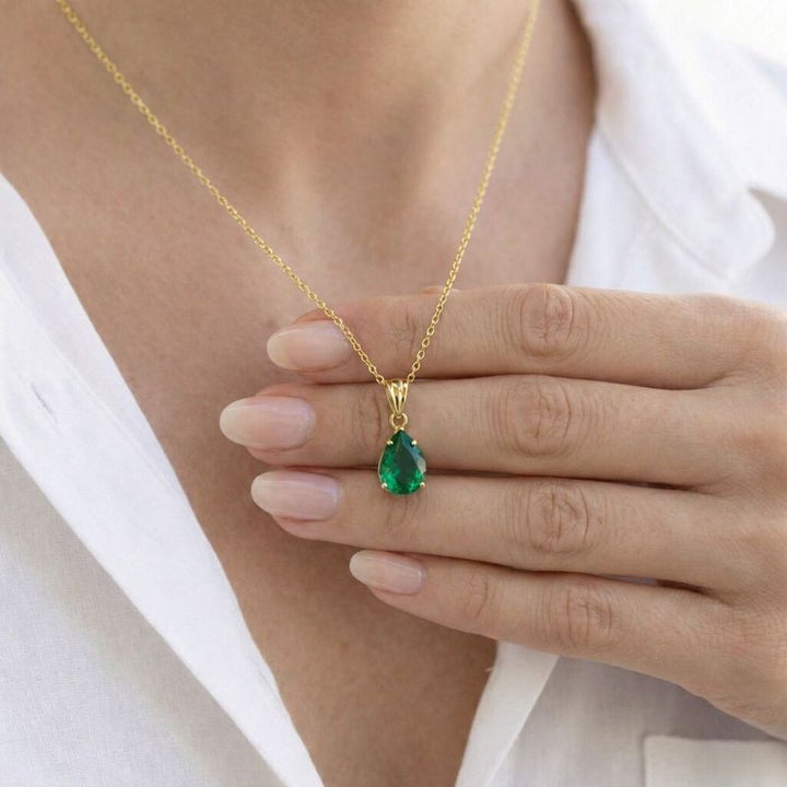 תליון טיפה קלאסי ציפוי זהב אמרלד מלאכותי