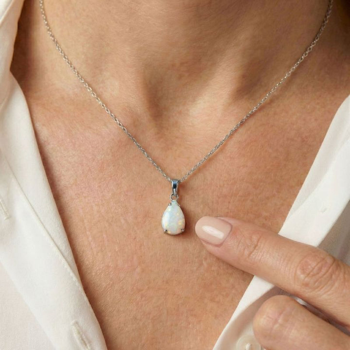 תליון טיפה זהב לבן 14 קראט אופל לבן