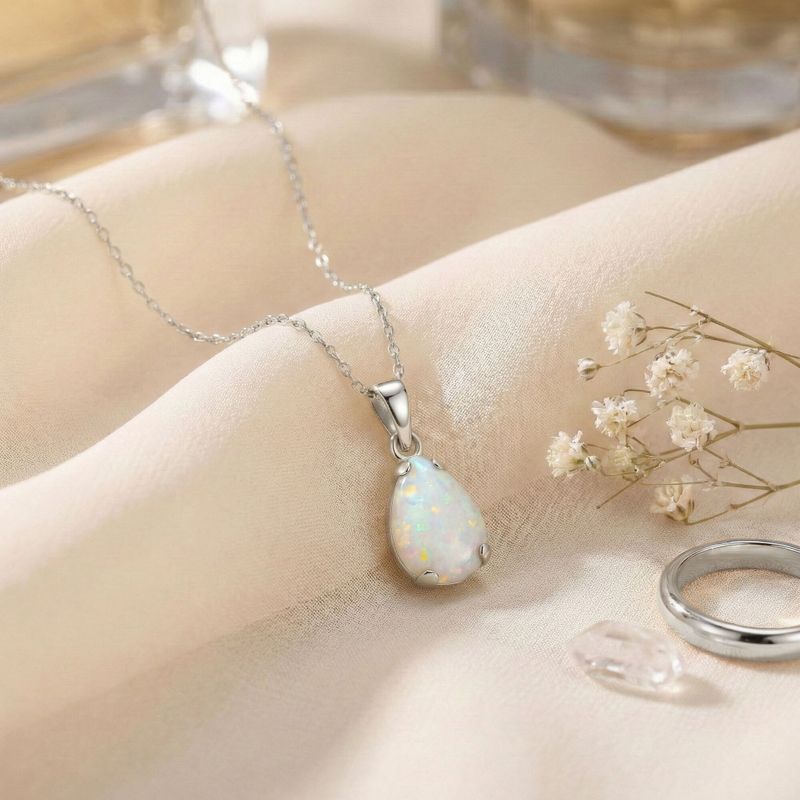 תליון טיפה זהב לבן 14 קראט אופל לבן