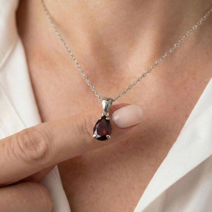 תליון טיפה זהב לבן 14 קראט גרנט