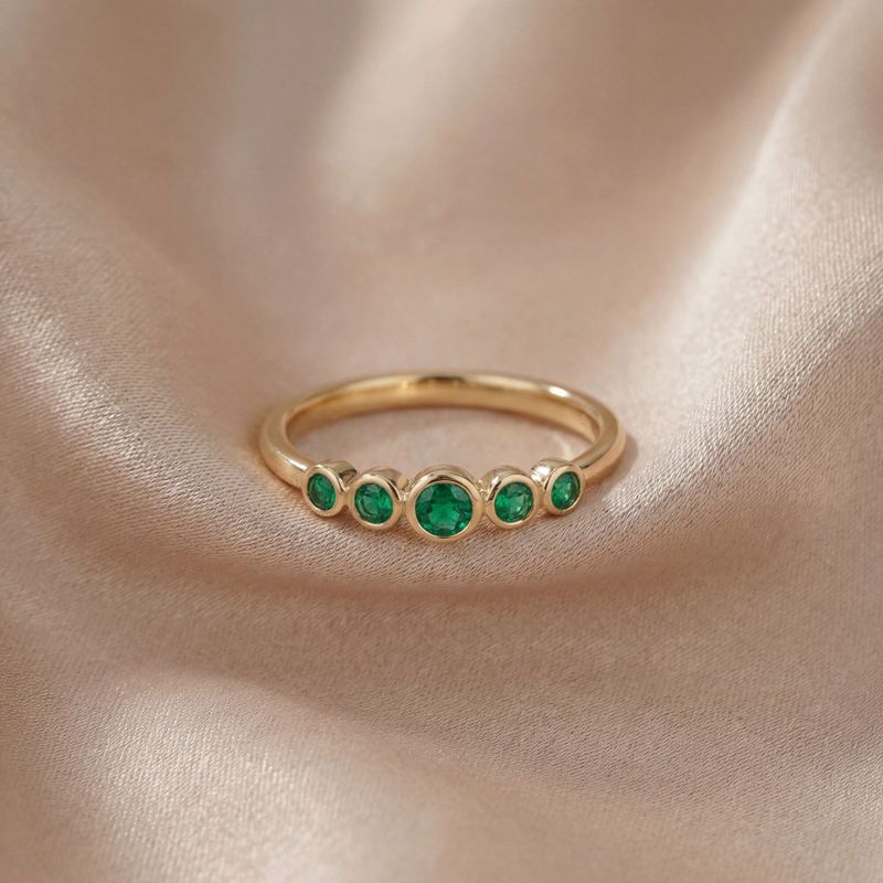 טבעת זהב 14 קראט "אמיליה" – אמרלד