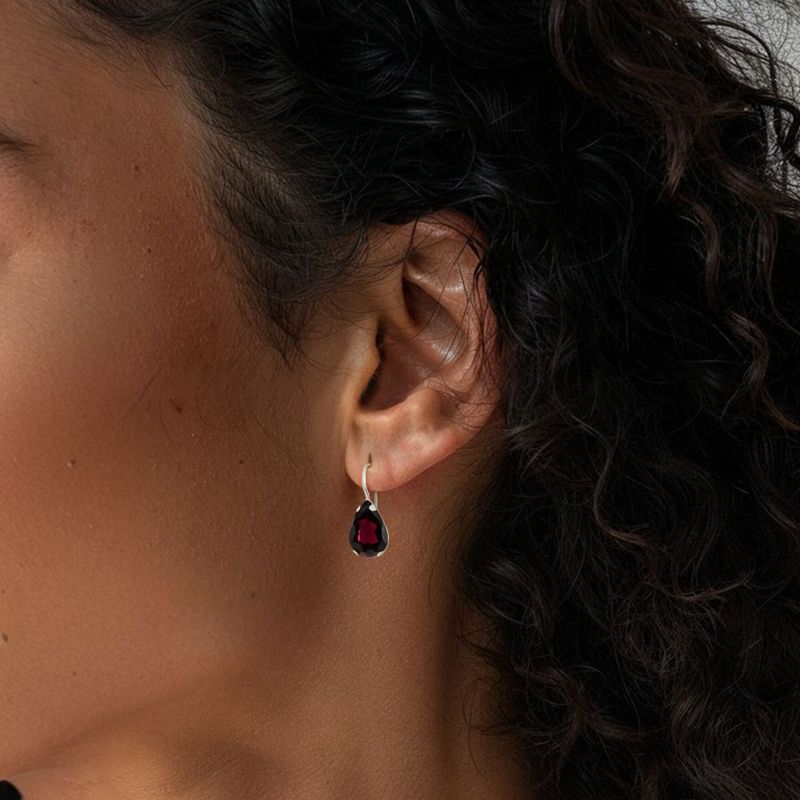 עגילי כסף תלויים – גרנט אדום