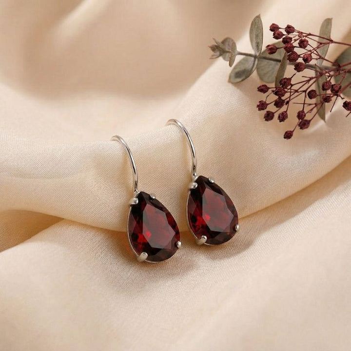 עגילי כסף תלויים טיפה גרנט מלאכותי