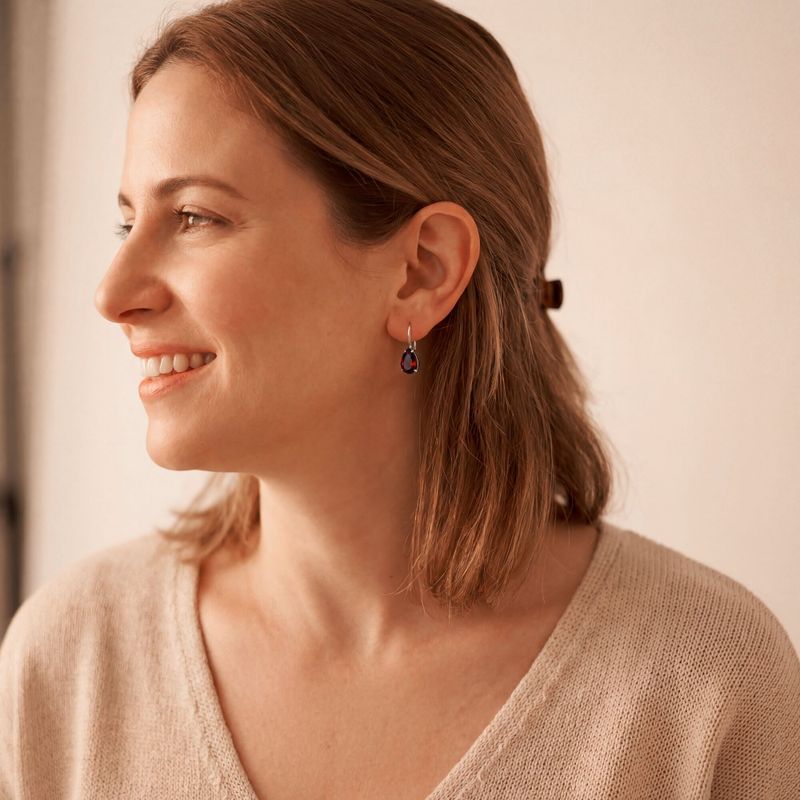 עגילי כסף תלויים טיפה גרנט מלאכותי