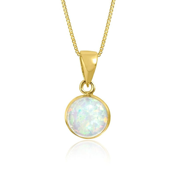 Круглый кулон из 14-каратного золота с белым опалом.