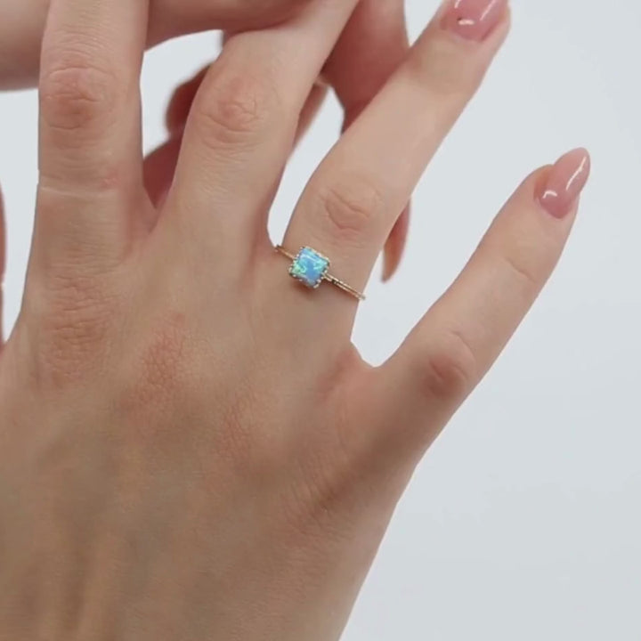 טבעת זהב 14 קראט אופל כחול מרובעת