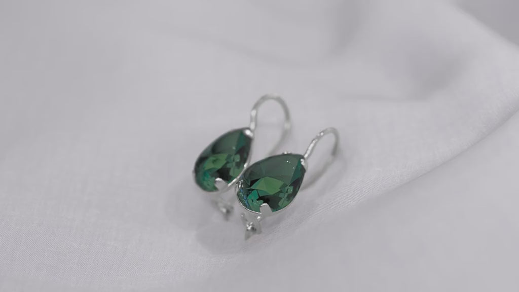 עגילי כסף תלויים טיפה גרנט מלאכותי