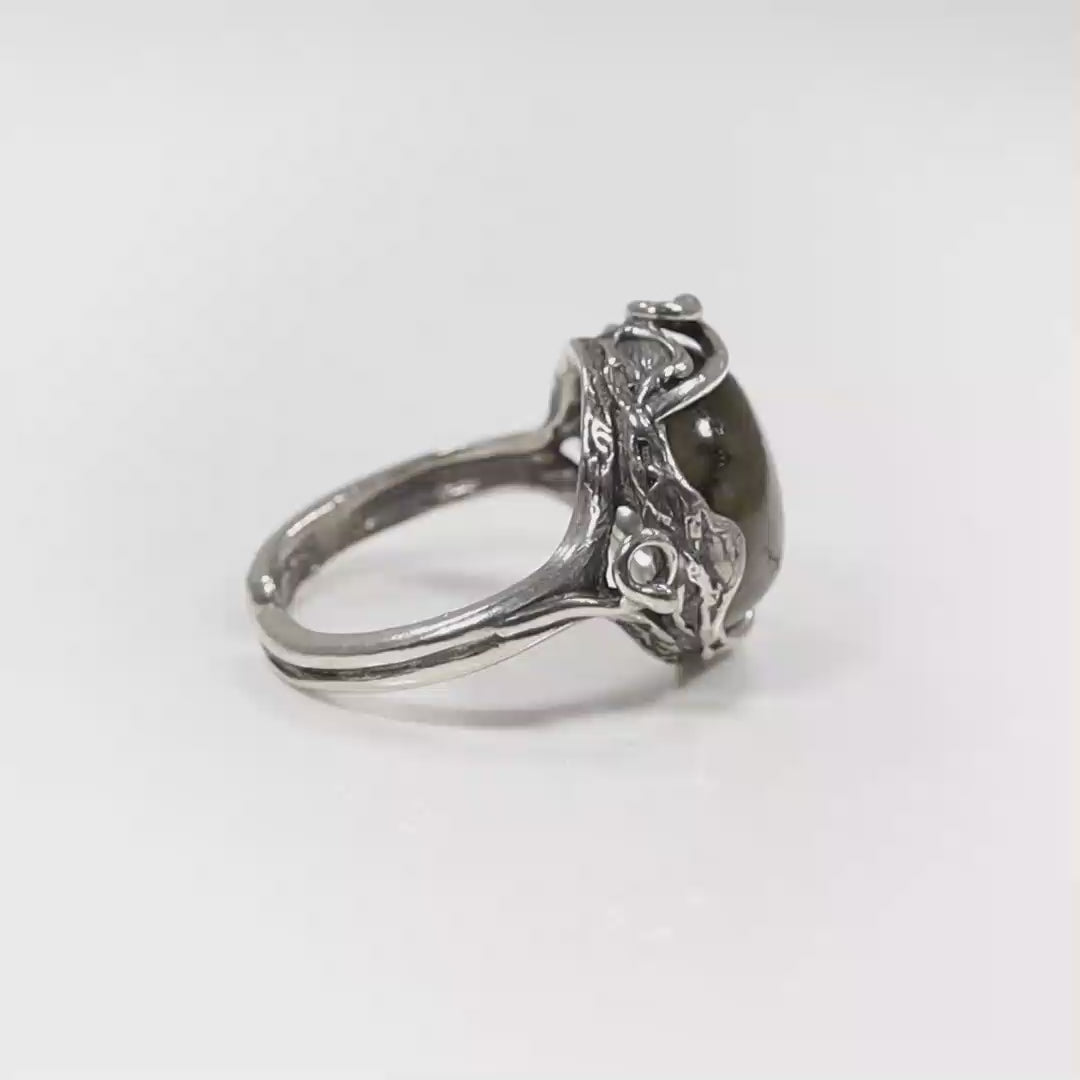 טבעת כסף פתוחה משובצת לברדורייט