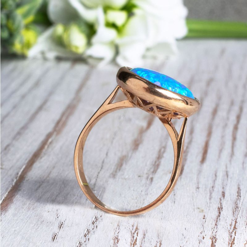 טבעת אופל כחול עגולה מזהב אדום 14 קראט