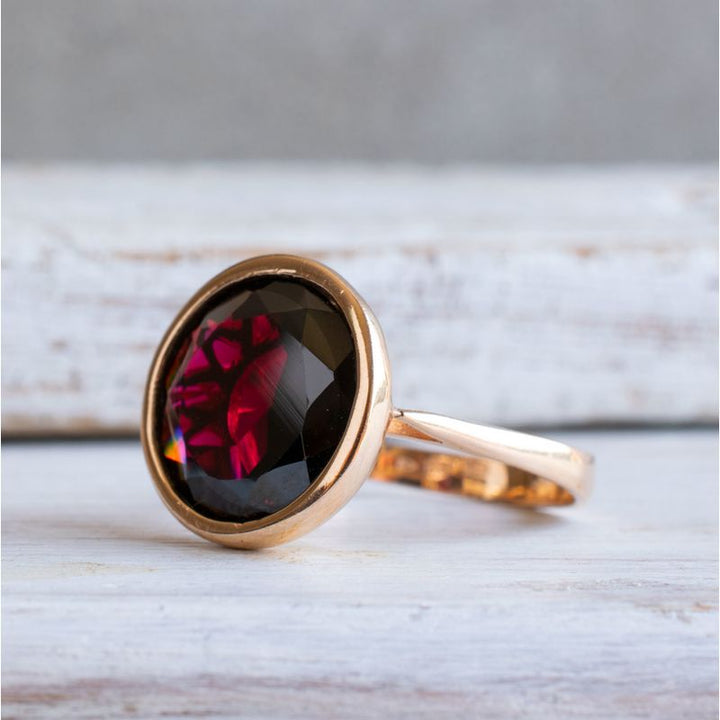 טבעת זהב אדום 14 קראט בשיבוץ אבן גרנט