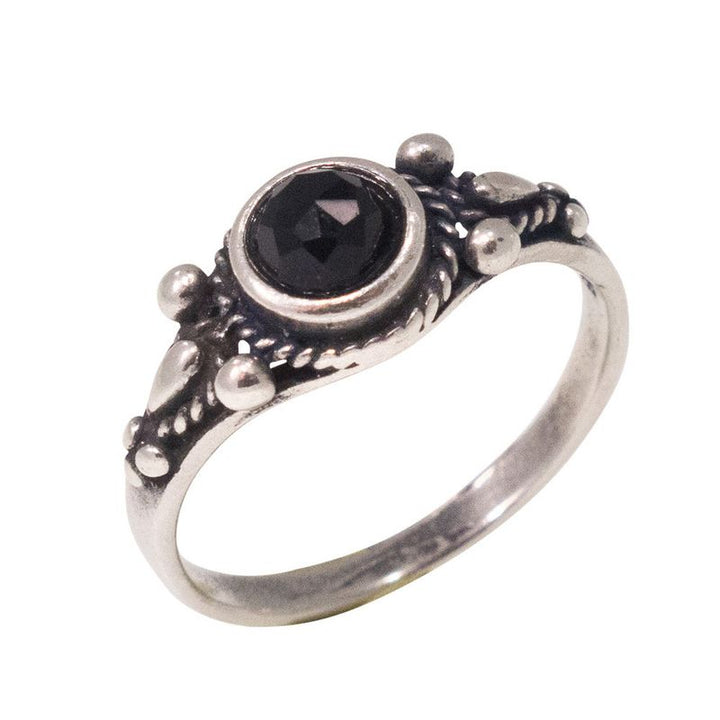 טבעת כסף בשיבוץ אבן אוניקס שחורה