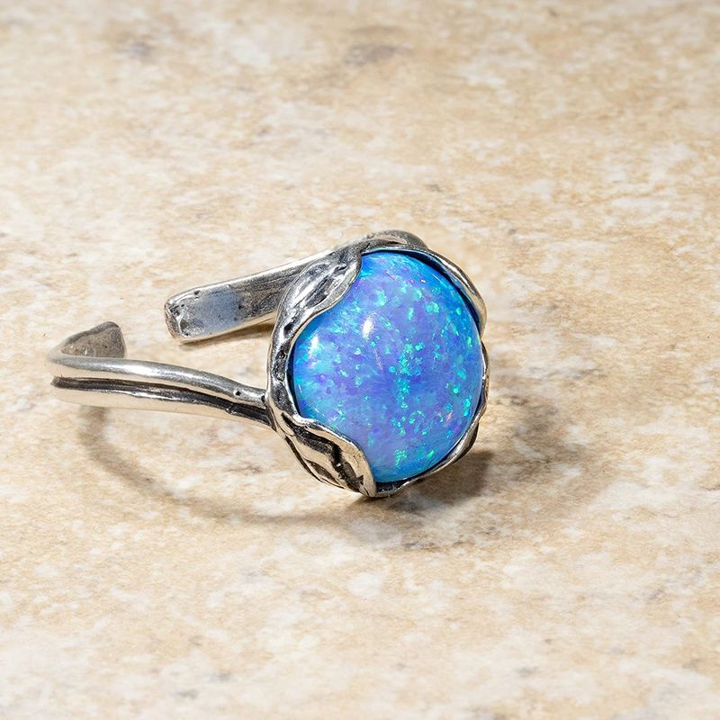 טבעת כסף פתוחה בשיבוץ אופל כחול